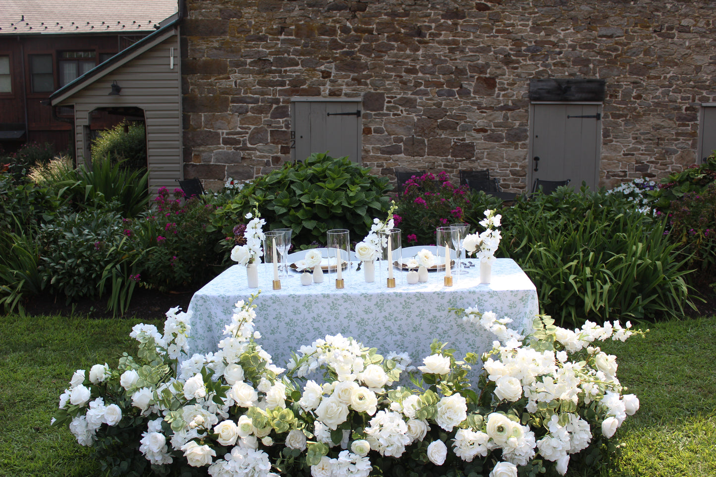 The Leora Aisle Flowers